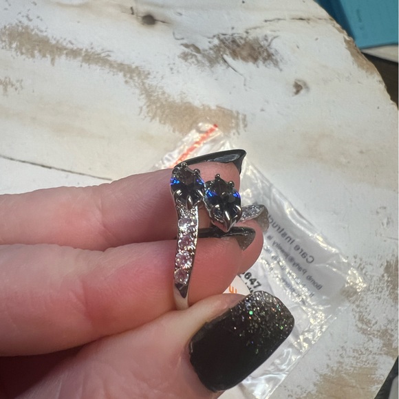 NWT- Size 6- “bold spirit” - Picture 2 of 5